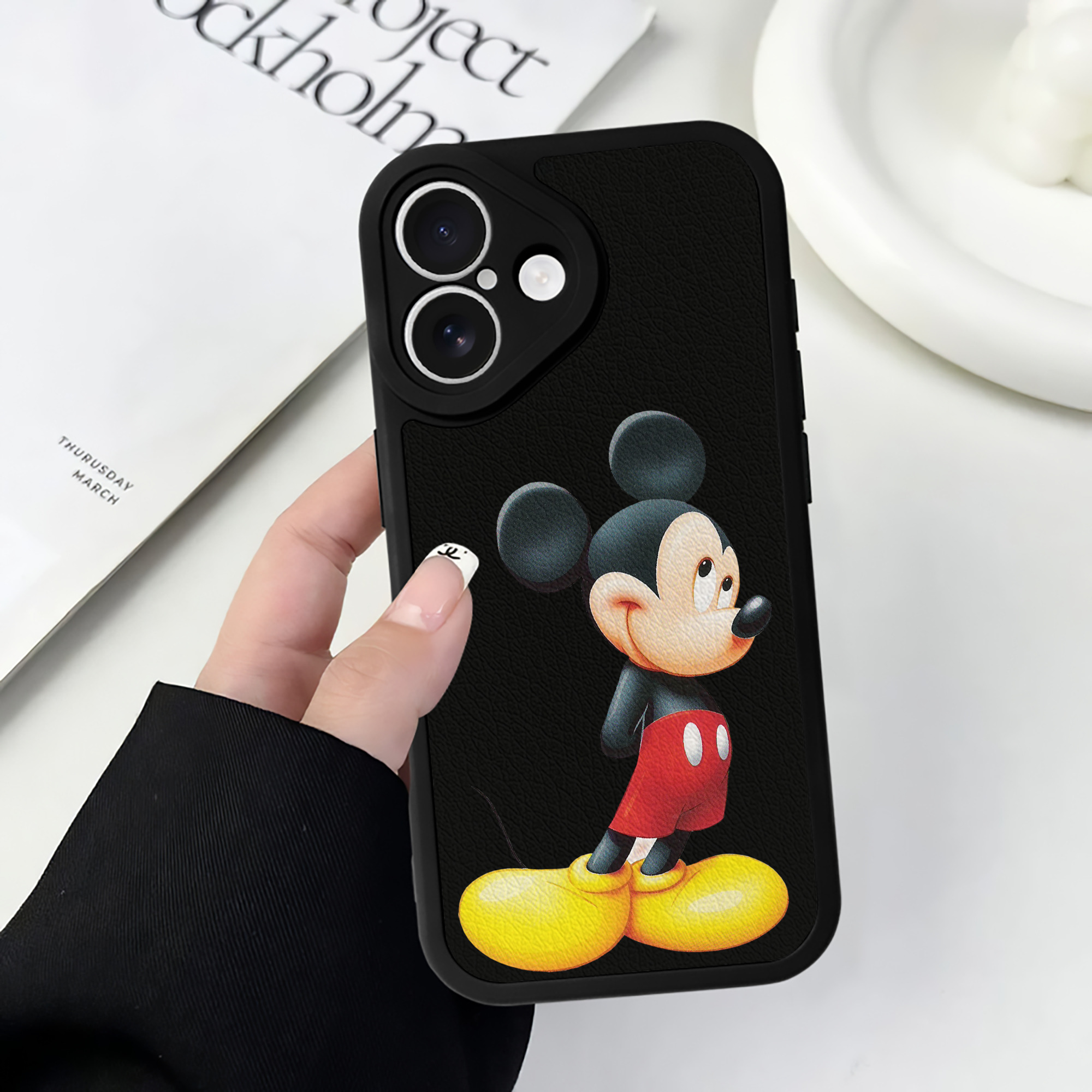 （画像用） ミッキーマウス Mickey Mouse 【iPhone 16シリーズ対応】シリコンスマホケース（レザー調） 材質：シリコン